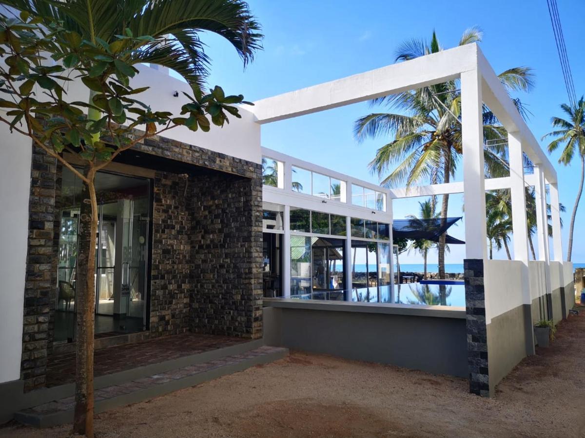 Saara Beach Hotel Marawila Dış mekan fotoğraf