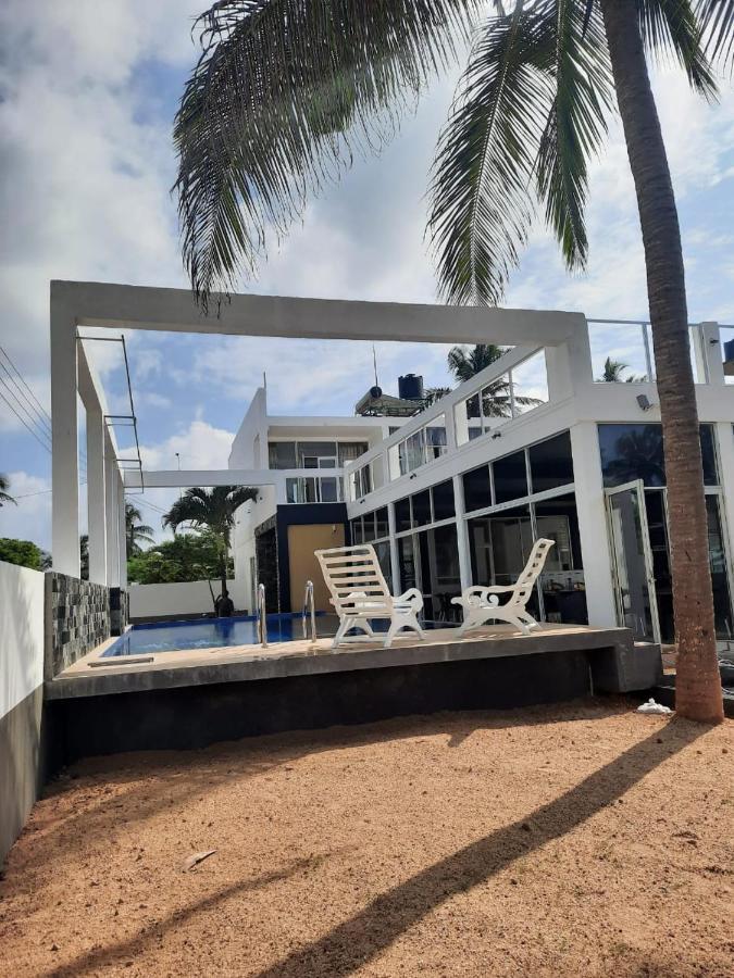 Saara Beach Hotel Marawila Dış mekan fotoğraf