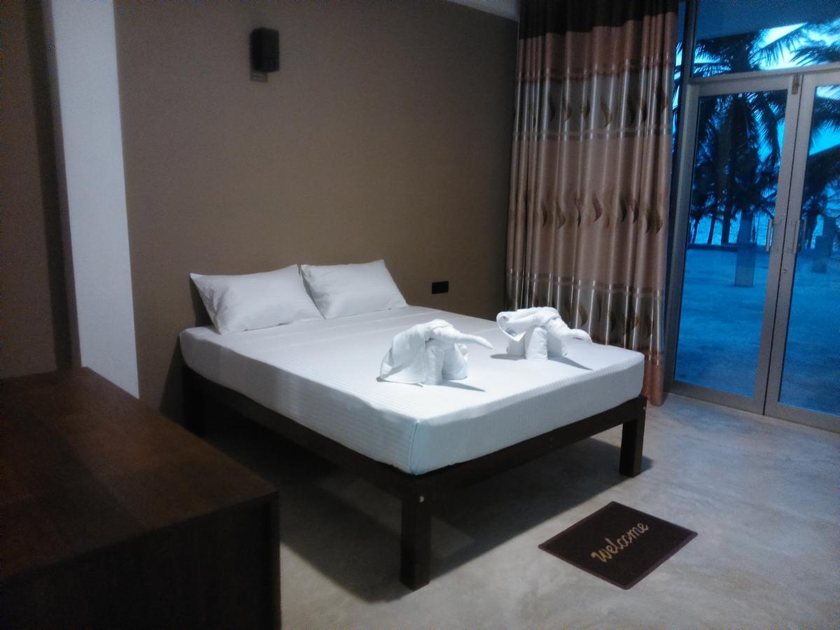 Saara Beach Hotel Marawila Dış mekan fotoğraf