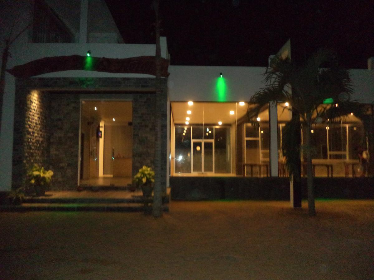Saara Beach Hotel Marawila Dış mekan fotoğraf