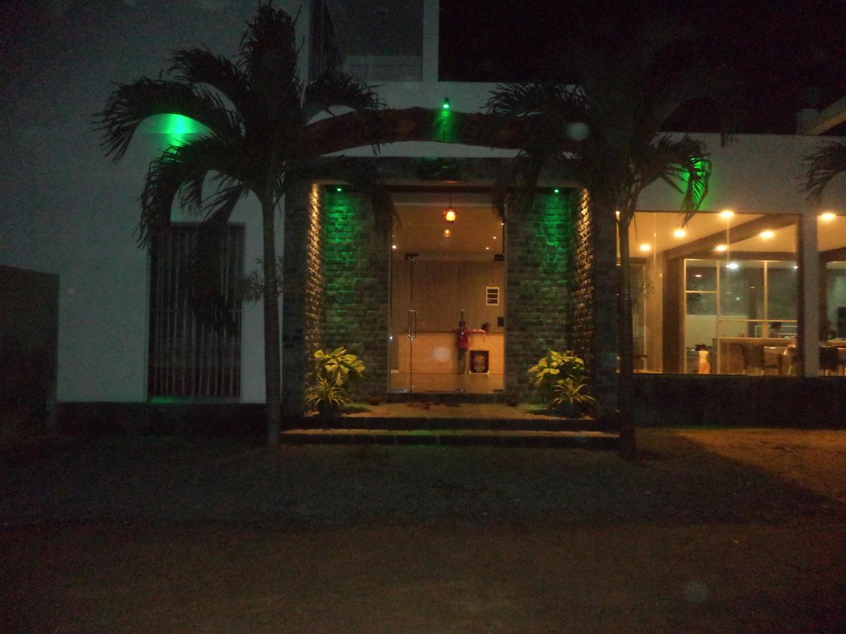 Saara Beach Hotel Marawila Dış mekan fotoğraf