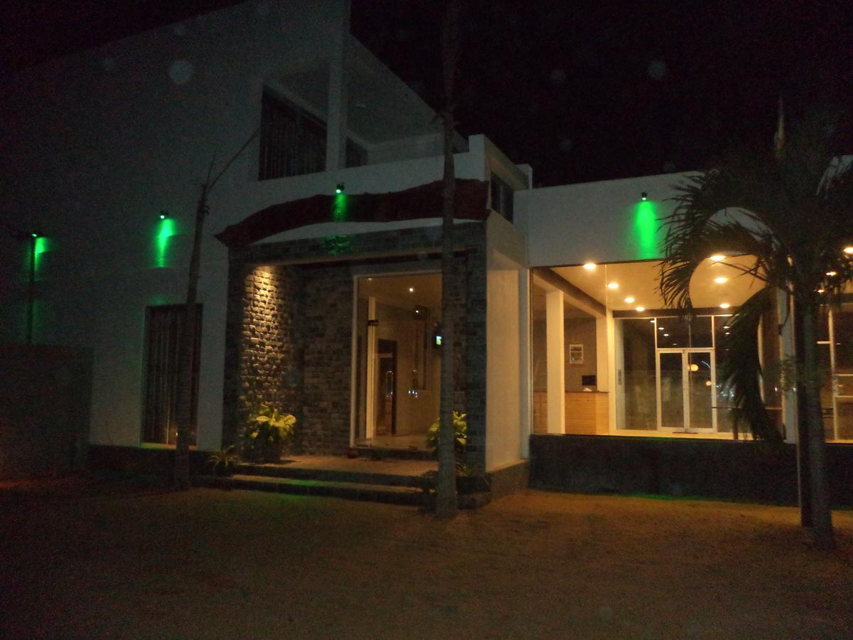 Saara Beach Hotel Marawila Dış mekan fotoğraf
