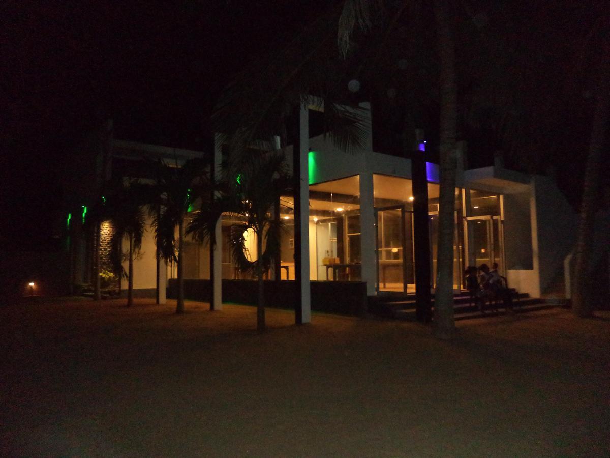 Saara Beach Hotel Marawila Dış mekan fotoğraf