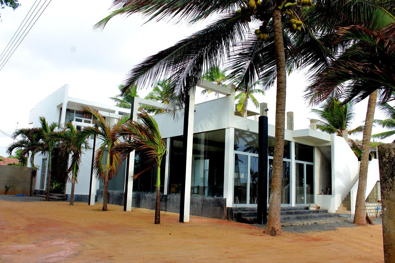 Saara Beach Hotel Marawila Dış mekan fotoğraf